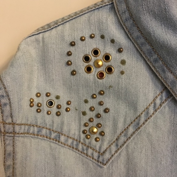 Denim shirt with gold studs on the collar - Picture 3 of 6